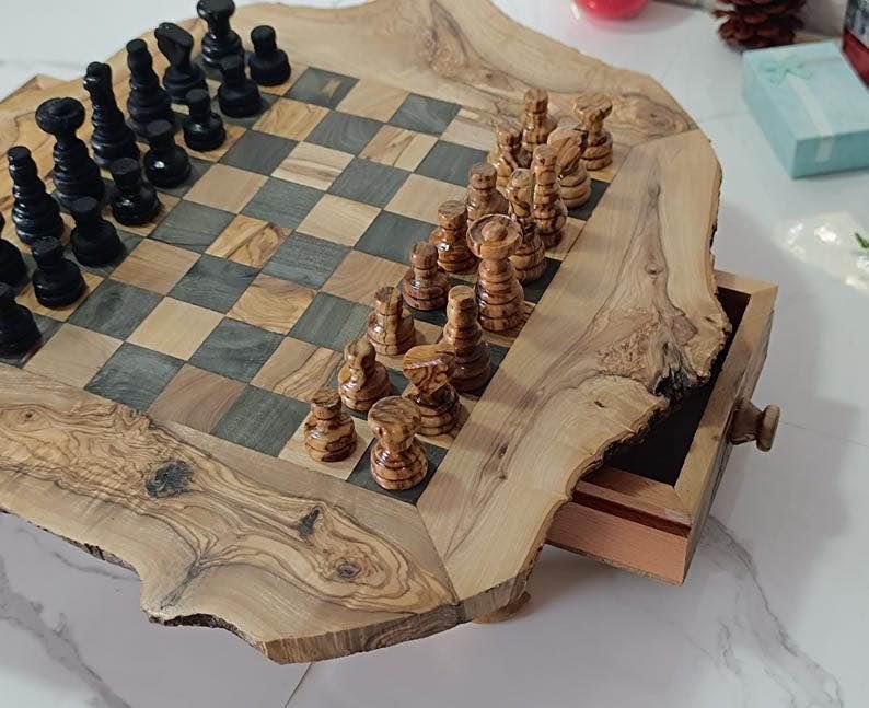 Handgefertigtes Schachbrett aus Olivenholz – exklusives Geschenk