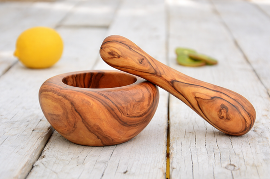 Handgefertigter Olivenholz Mörser mit Stößel aus Naturholz, 8 cm