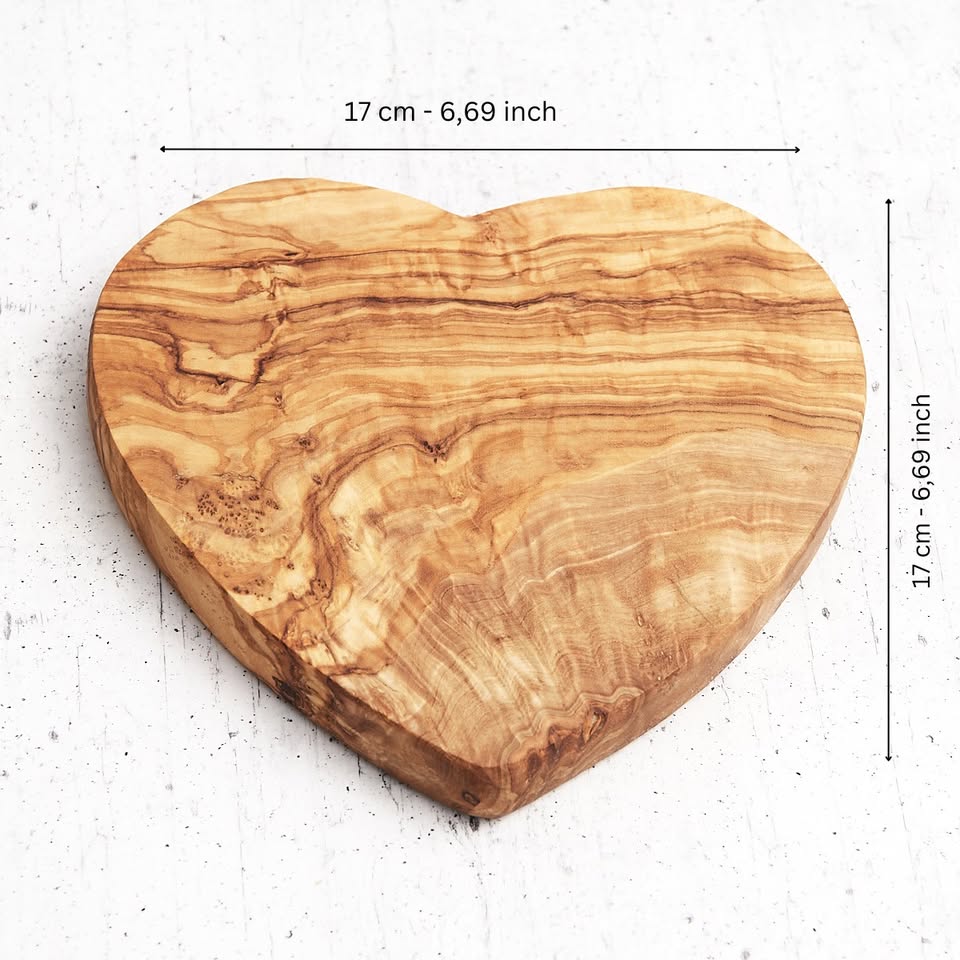 Handgefertigtes Herz-Brett aus Olivenholz - Aus einem Stück Naturholz - Handgefertigt Schweiz 