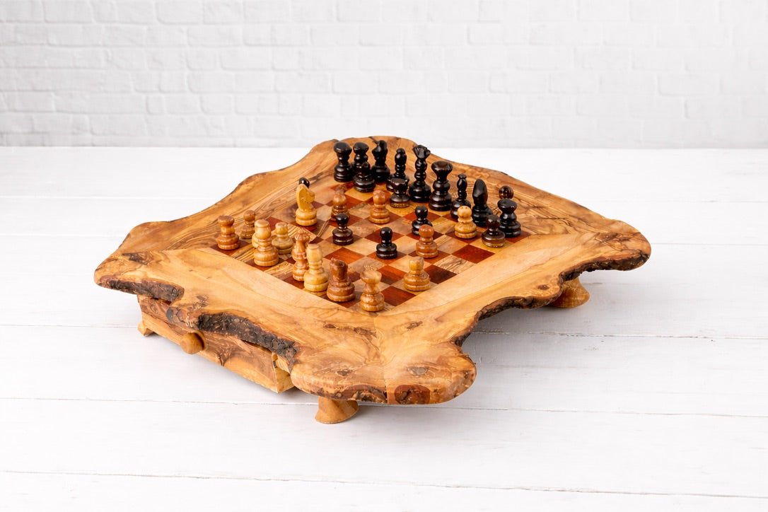 Luxus Olivenholz Schachspiel mit natürlicher Baumkante und Stauraum