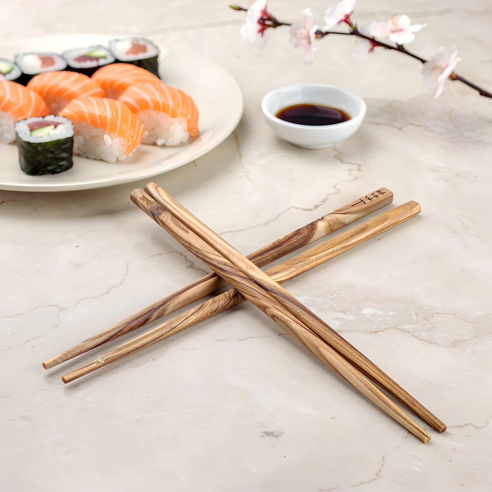 Handgefertigte Olivenholz Essstäbchen nachhaltig und langlebig