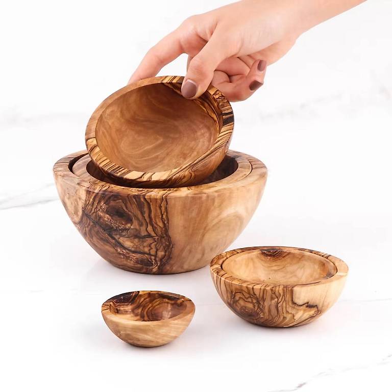 Set aus 6 robusten Holzschalen in kleinen bis mittelgroßen Größen aus Naturholz