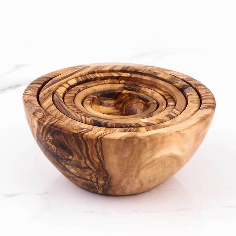 Set aus 6 robusten Holzschalen in kleinen bis mittelgroßen Größen aus Naturholz