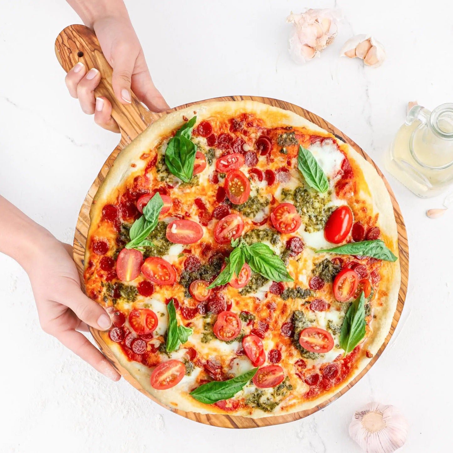 Handgemachtes Olivenholz Pizzabrett – vielseitig für Küche & Tisch