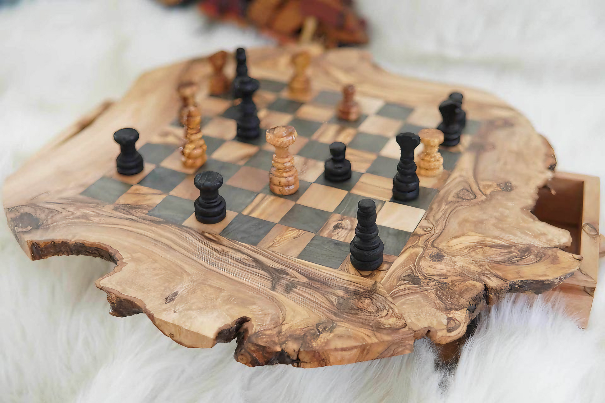 Handgefertigtes Schachbrett aus Olivenholz – exklusives Geschenk