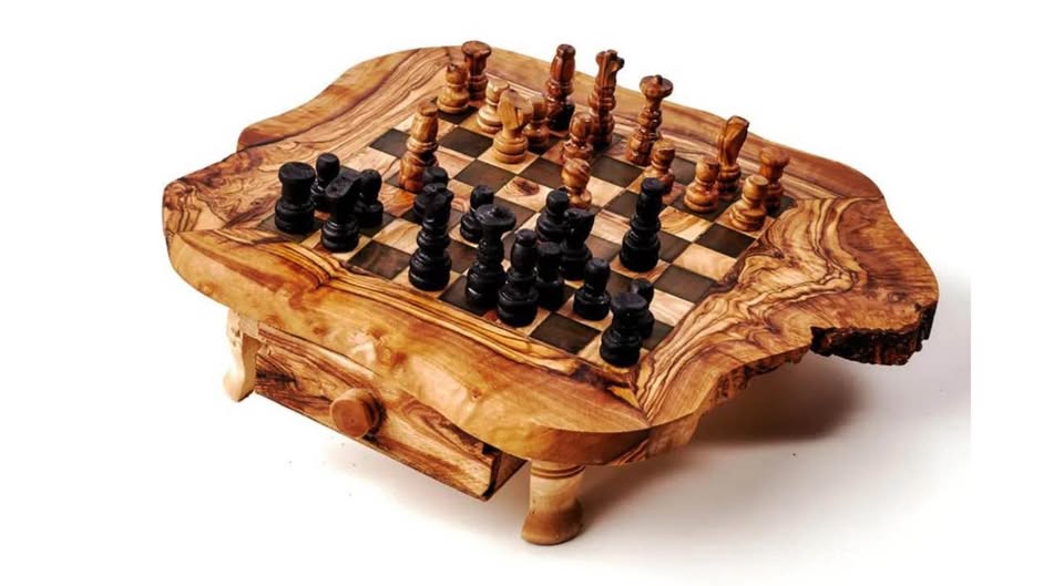 Handgefertigtes Schachbrett aus Olivenholz – exklusives Geschenk