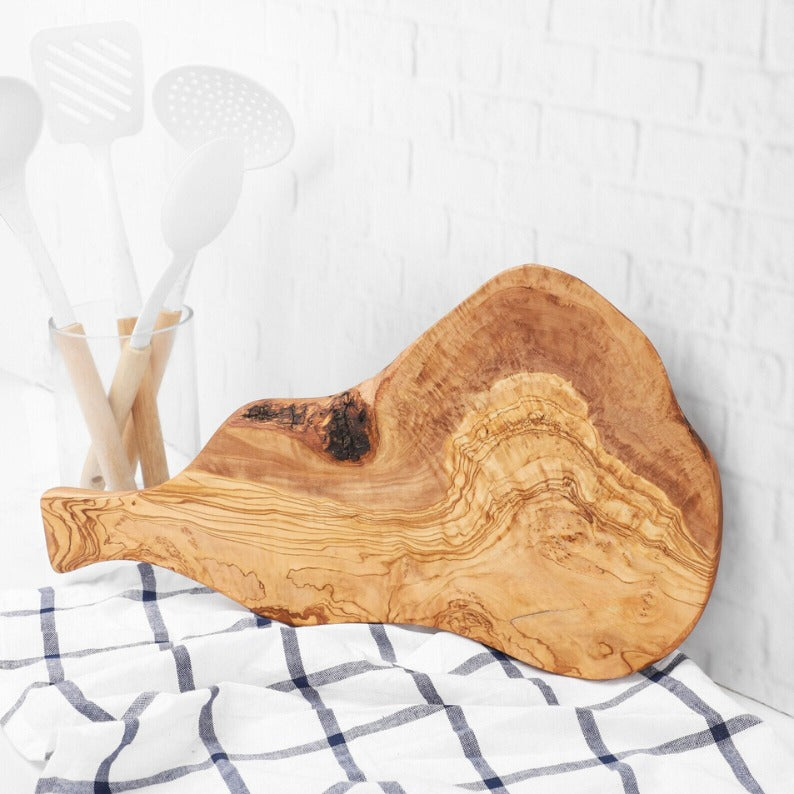 Großes Käse- und Servierbrett aus mediterranem Olivenholz – rustikal & handgefertigt

