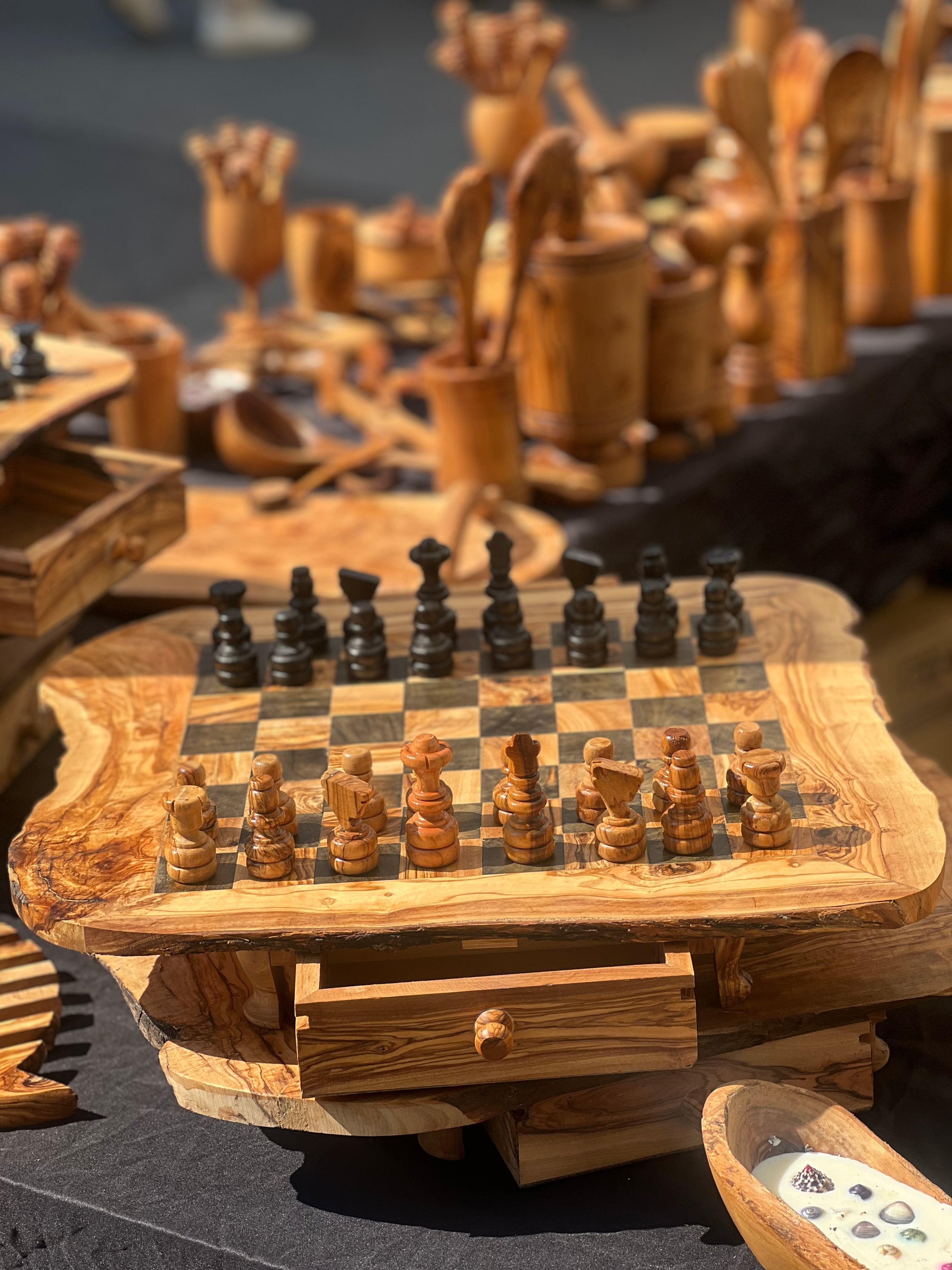 Marktstand am Kunstmarkt Zofingen mit Olivenholz-Unikaten