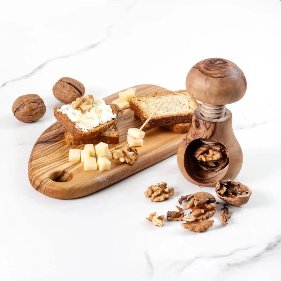 Nachhaltiger Cracker für Nüsse – Olivenholz

