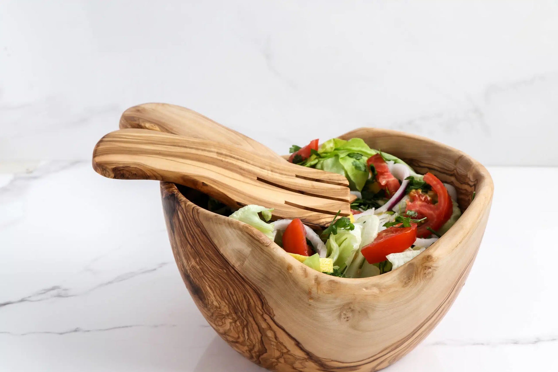 Salatschüssel aus Olivenholz mit Besteck, 18 cm – handgefertigt und nachhaltig

