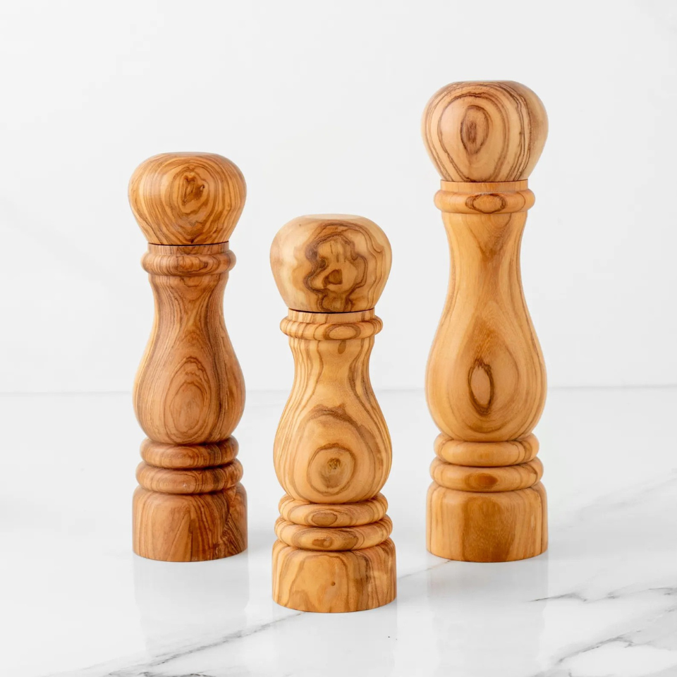 Handgefertigtes Salz- und Pfeffermühlen aus Olivenholz – Gourmet-Mühle - Handgefertigt Schweiz | Mediterranean Art - Handgefertigt Schweiz | Mediterranean Art - Handgefertigt Schweiz | Mediterranean Art Olivenholz handgefertigt Schweiz - Bild 1