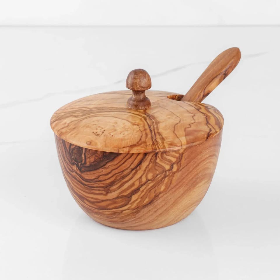 alt="Zuckerdose aus Olivenholz mit passendem Kaffeelöffel, natürliche Maserung, ideal für Küche und Kaffee-Ecke"