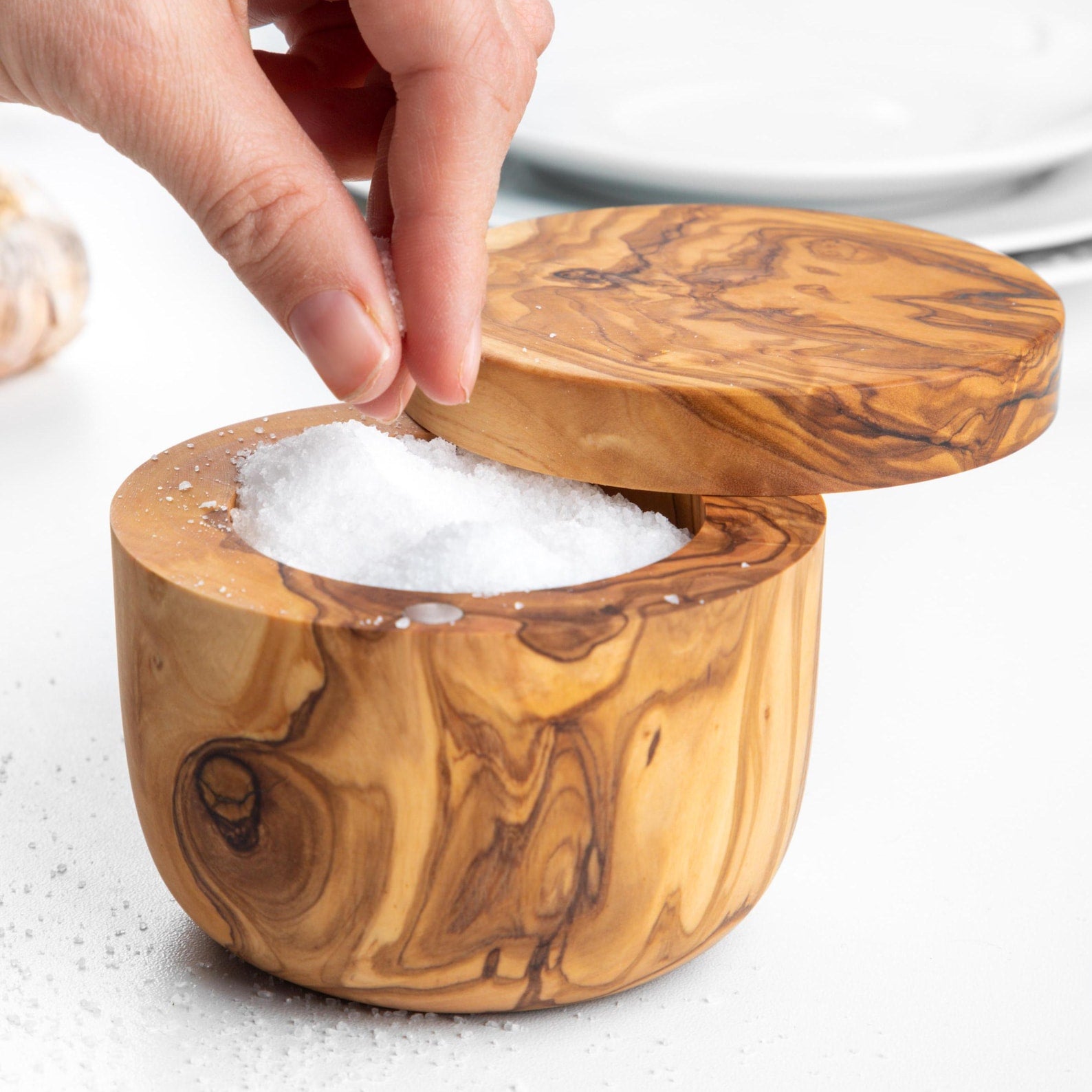 Salzstreuer aus Olivenholz mit Deckel – handgefertigter Salzbehälter