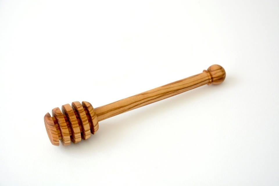 Handgefertigter Honiglöffel aus Olivenholz – einzigartiges Küchenutensil

