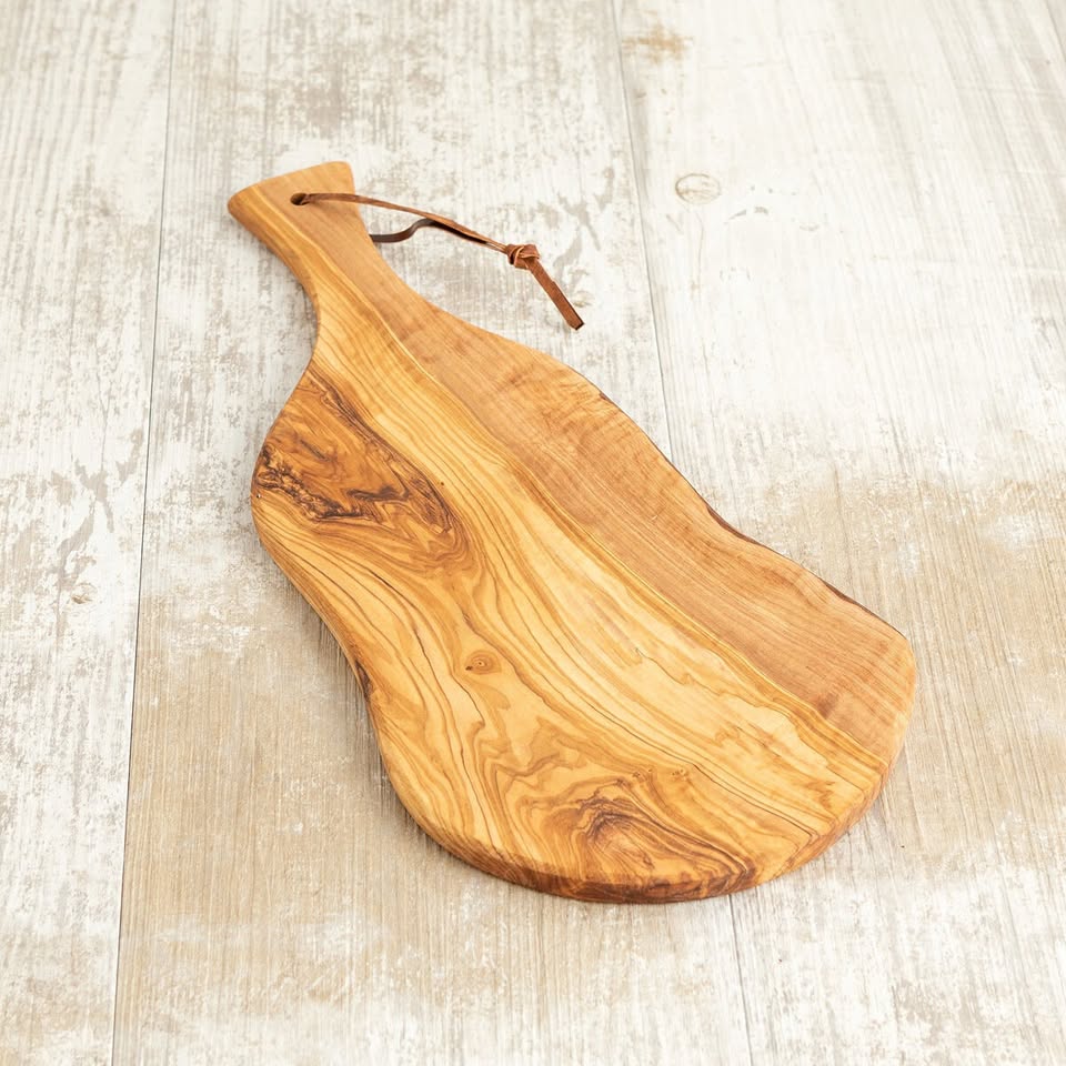 Rustikales Käse- und Charcuterie-Brett Set aus Olivenholz – perfekt für Buffet & Servieren

