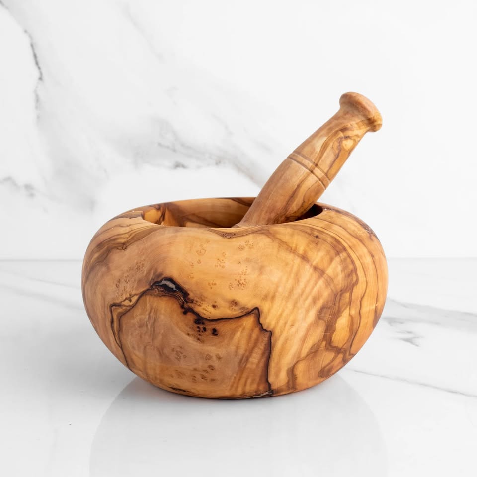 Handgemachter Mörser mit Stößel aus Olivenholz – Naturprodukt