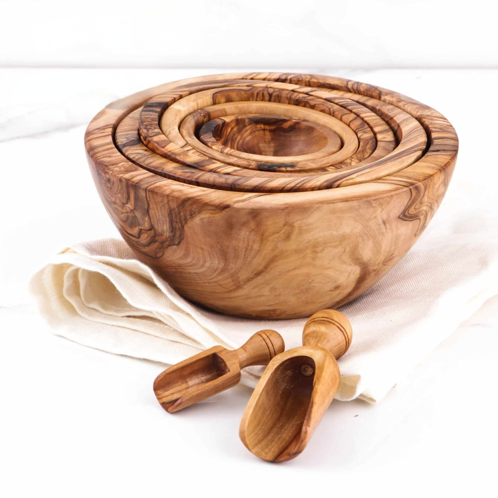 Handgefertigtes Set aus 6 robusten Naturholz-Schalen, ideal für Snacks, Servieren und Dekoration – langlebige Qualität von MediterraneanArt