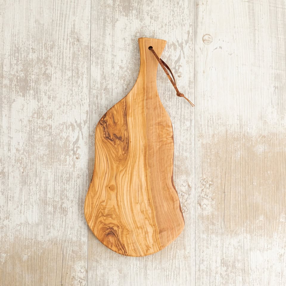 Rustikales Käse- und Charcuterie-Brett Set aus Olivenholz – perfekt für Buffet & Servieren

