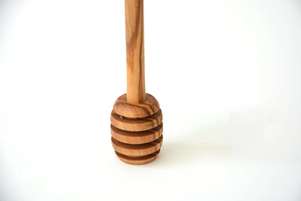 Handgefertigter Honiglöffel aus Olivenholz – einzigartiges Küchenutensil

