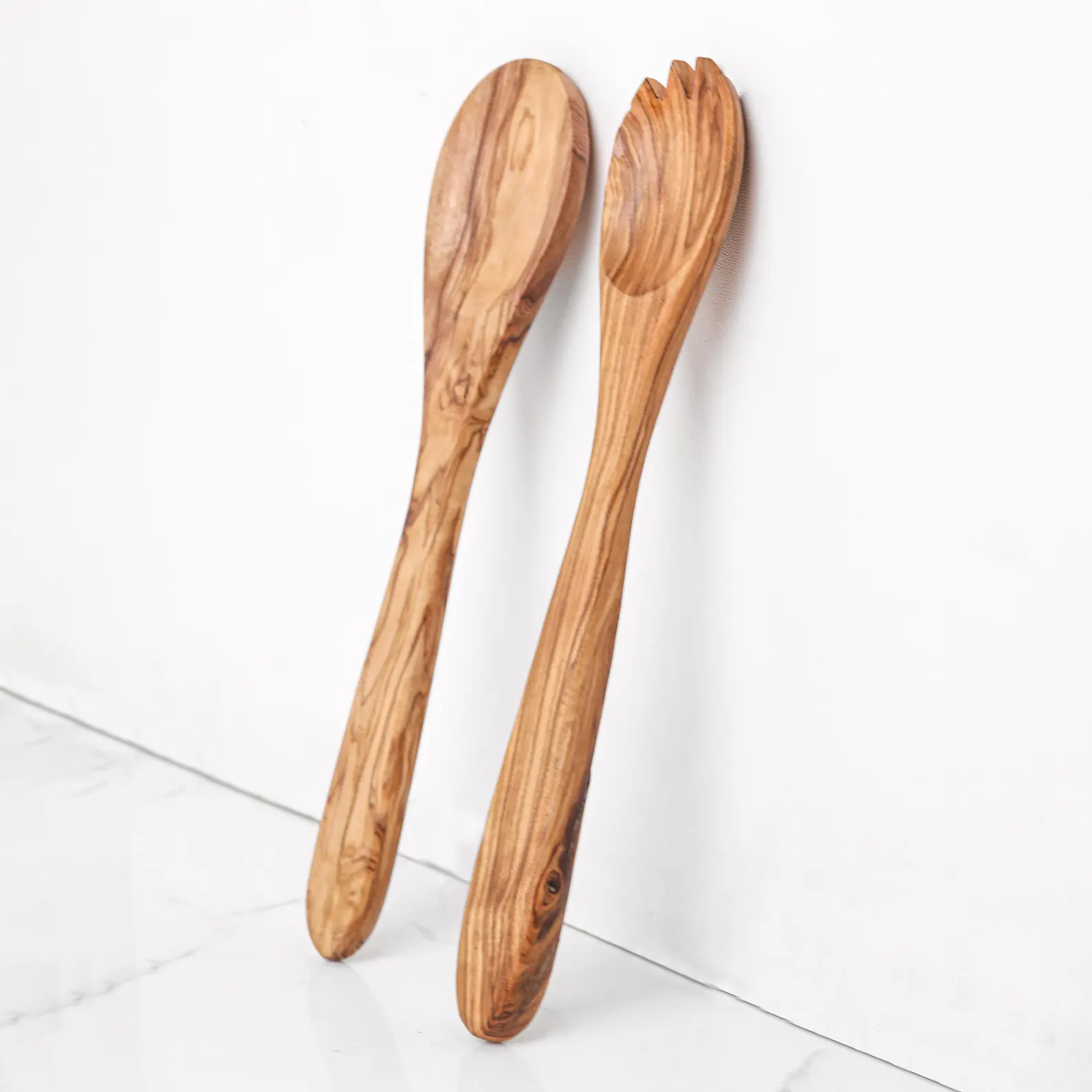 5. Nachhaltiges Küchenbesteck aus Olivenholz – ideal als Geschenk