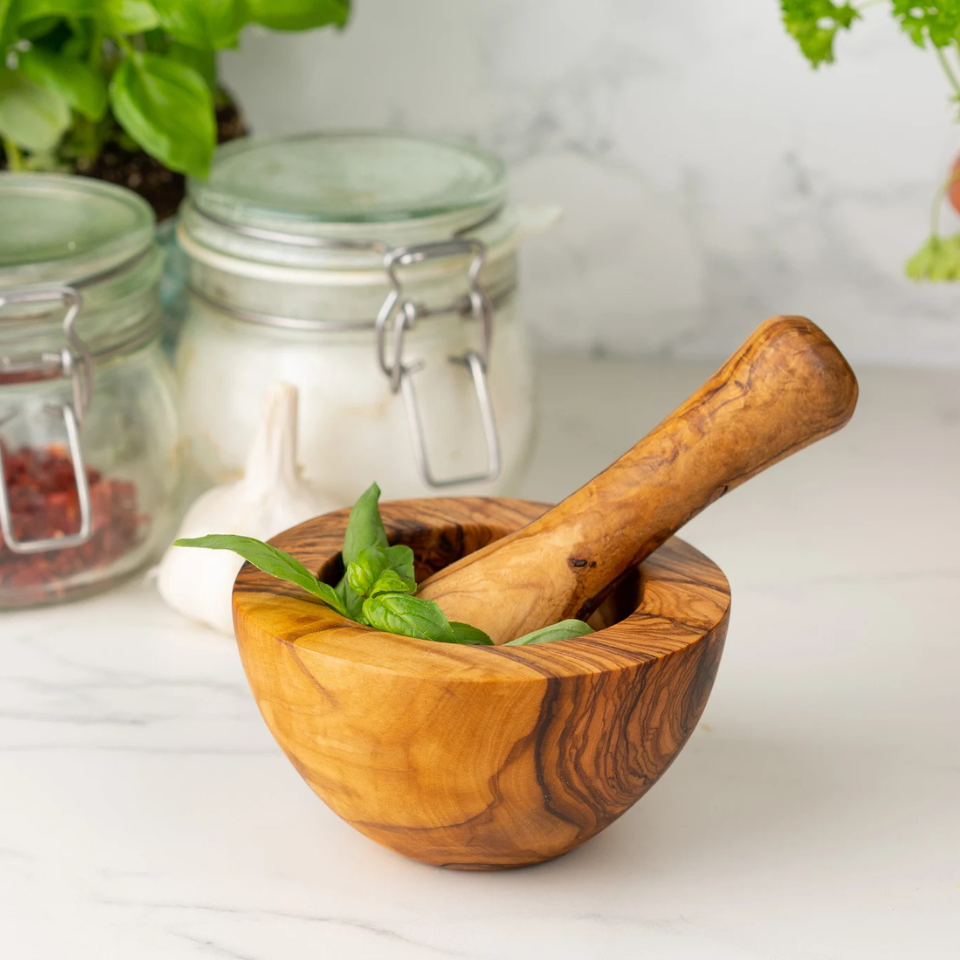 Holzmörser und Stößel handgefertigt aus tunesischem Olivenholz - Handgefertigt Schweiz | Mediterranean Art - Handgefertigt Schweiz | Mediterranean Art - Handgefertigt Schweiz | Mediterranean Art Olivenholz handgefertigt Schweiz - Bild 1