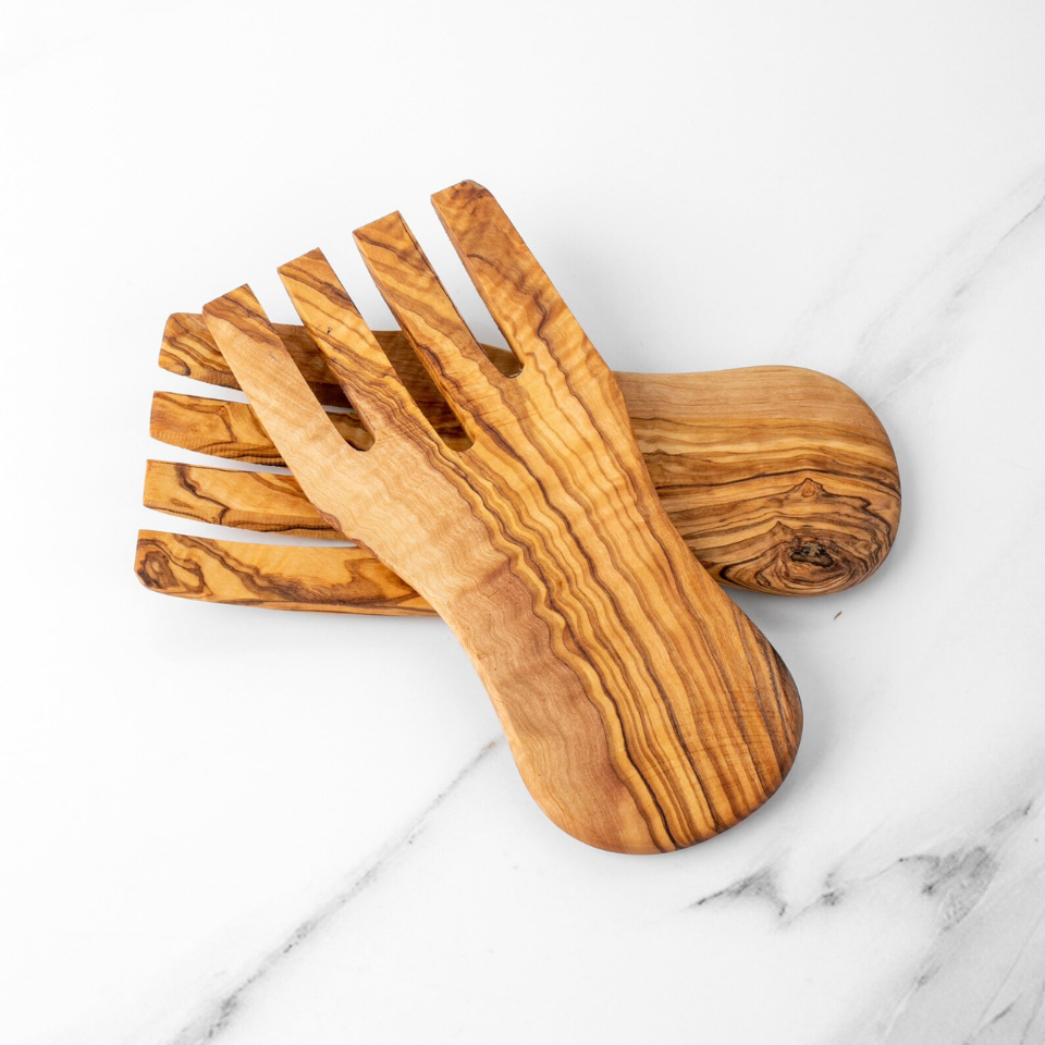 Handgefertigte Salathände aus Olivenholz, ideal zum Servieren von Salaten und Beilagen