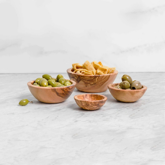 Set mit 4 handgefertigten Schalen aus Olivenholz – langlebig, dekorativ und natürlich

