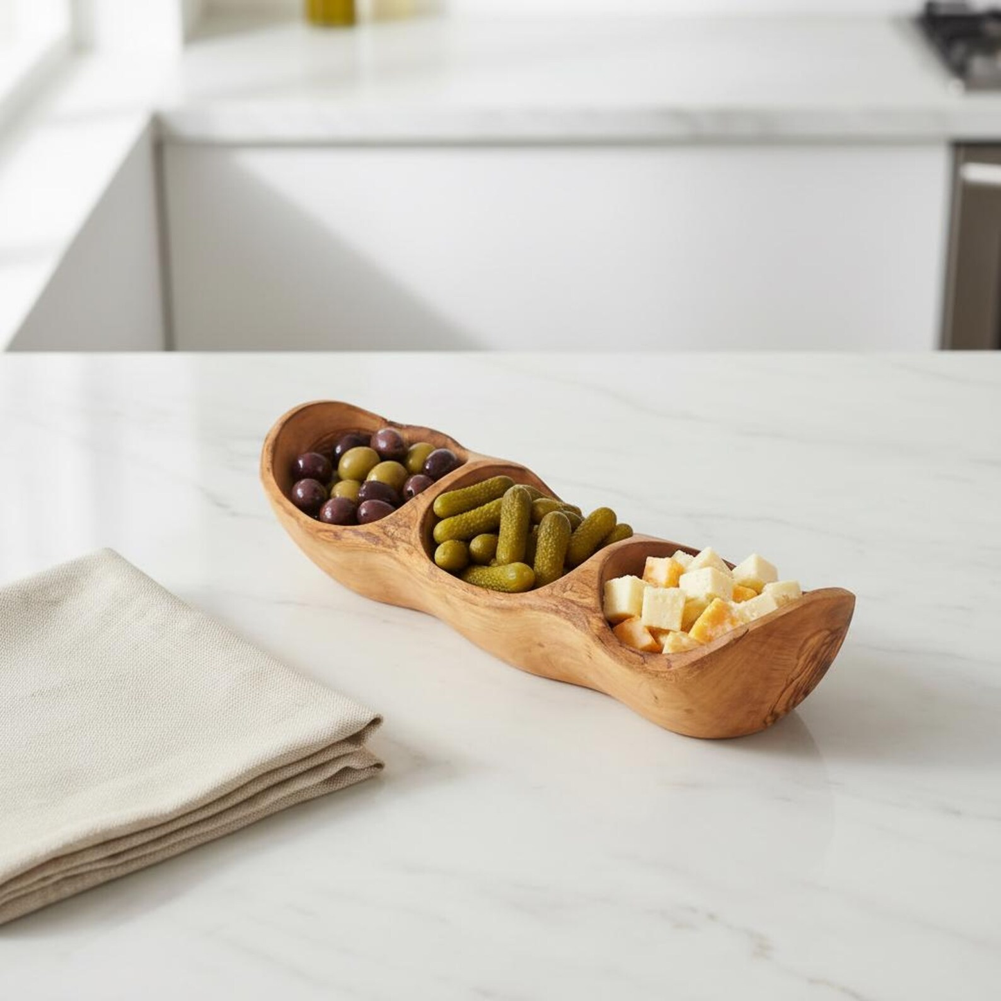 Dreigeteilte Olivenholzschale für Snacks, Käse und Fingerfood – nachhaltiges Küchendekor