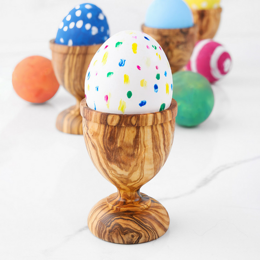 Eierbecher aus Olivenholz mit natürlicher Maserung, ideal zum stilvollen Servieren von Eiern