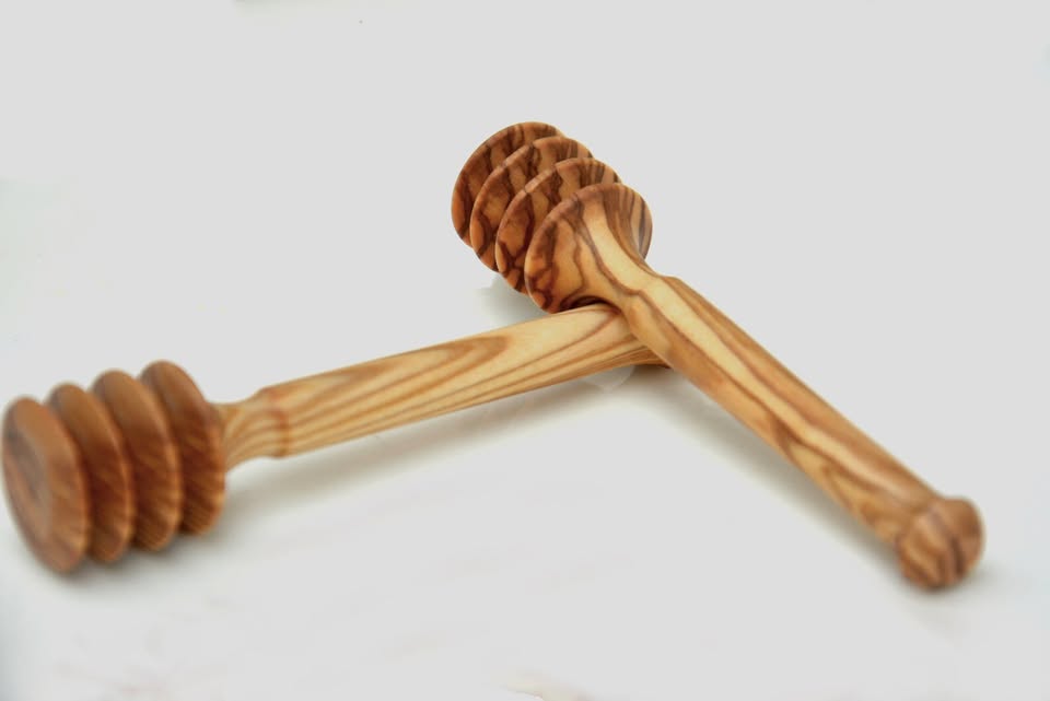 Rustikaler Drizzler-Honiglöffel aus Olivenholz – handgefertigt, ideales Geschenk für Mama

