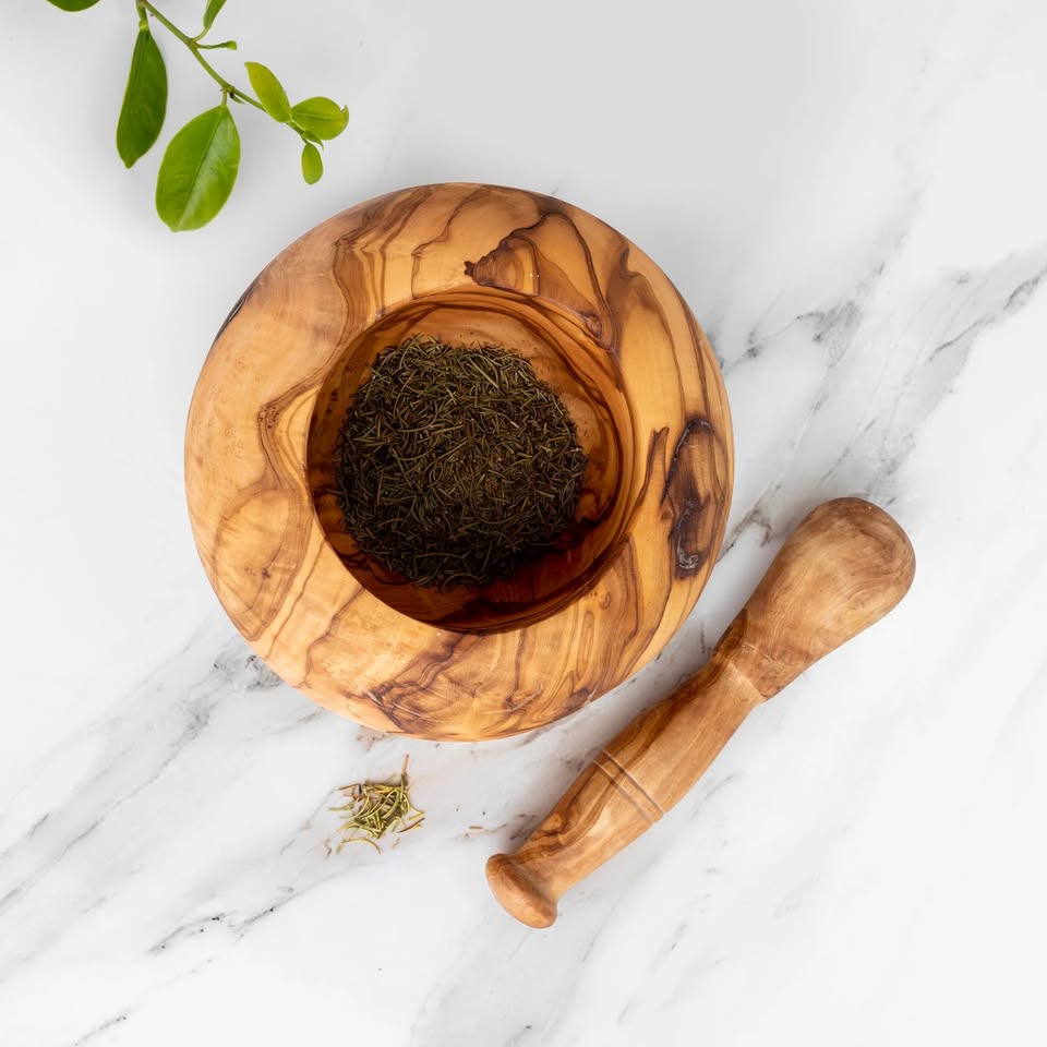 Handgemachter Mörser mit Stößel aus Olivenholz – Naturprodukt