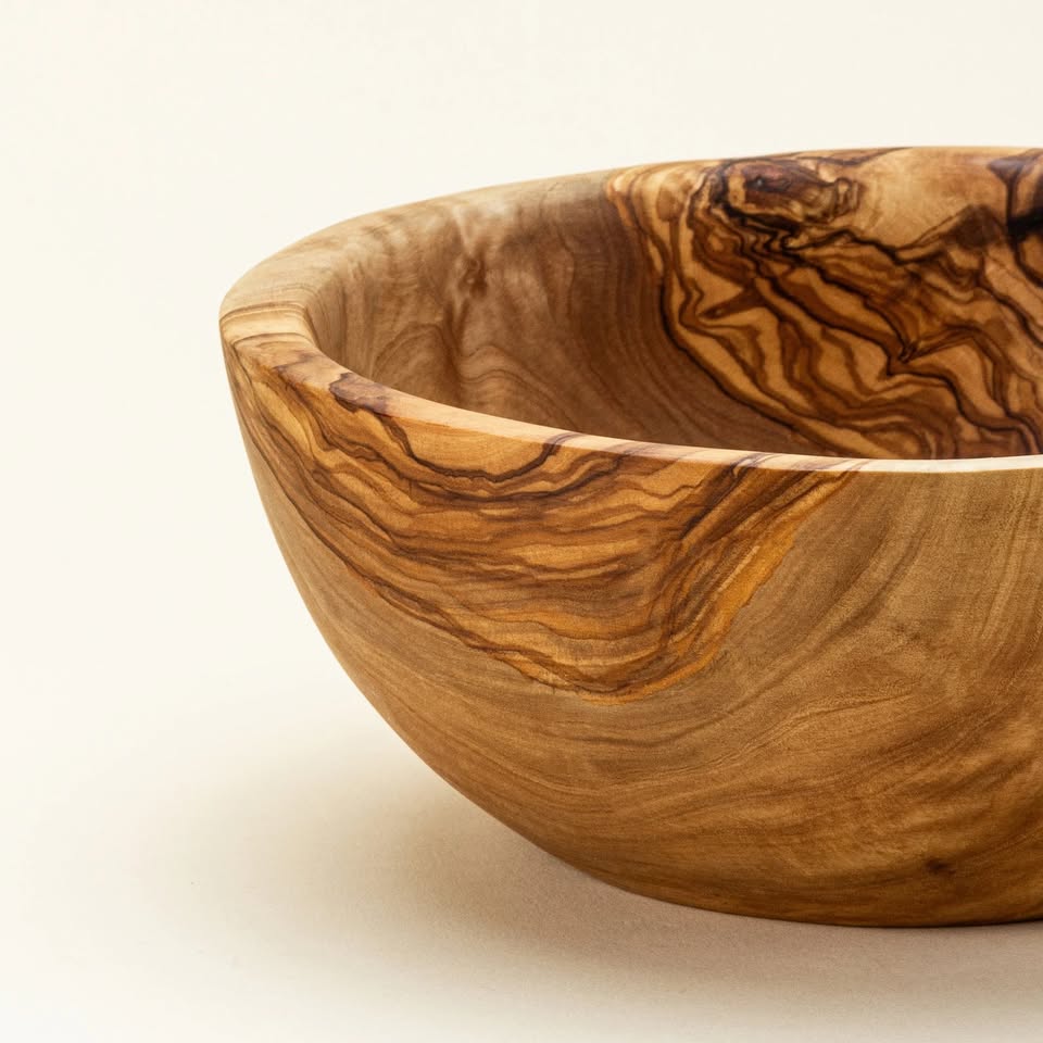 Handgefertigte Salat- und Obstschale aus Olivenholz – 16 cm, langlebig und stilvoll

