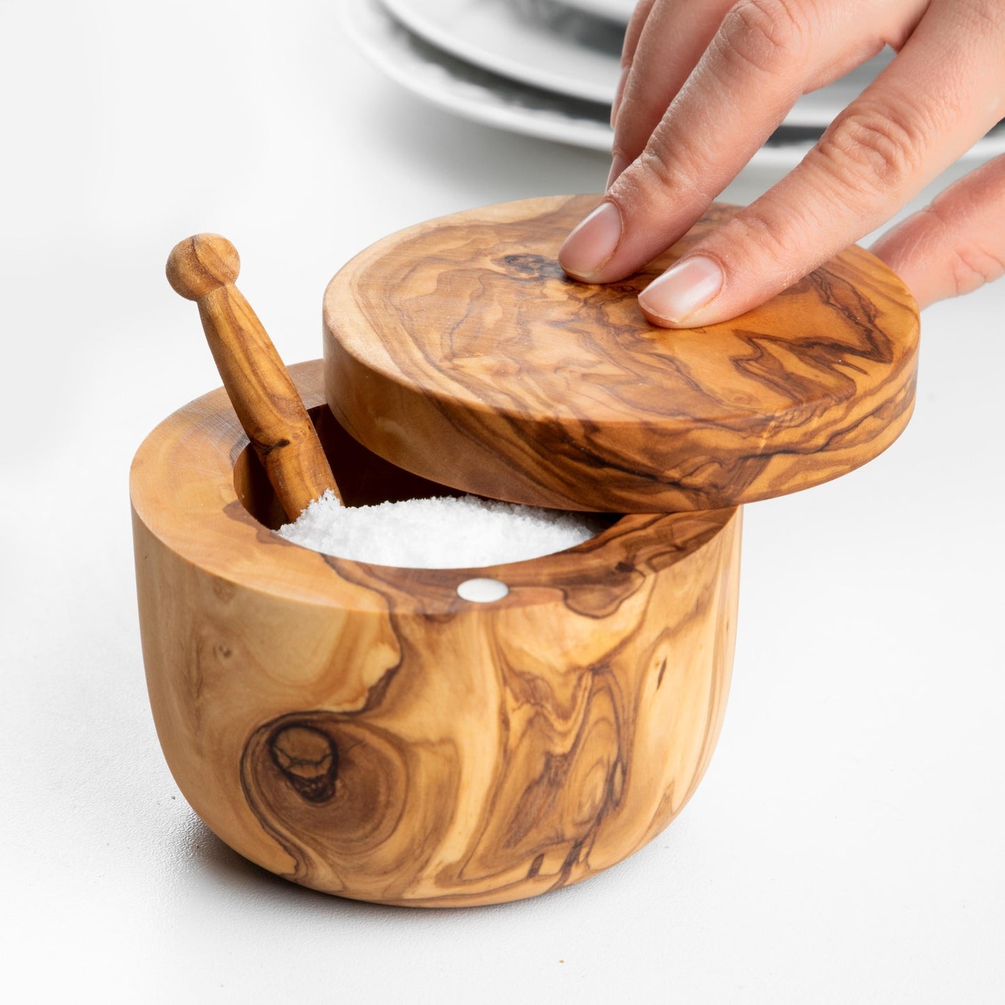 Salzstreuer aus Olivenholz mit Deckel – handgefertigter Salzbehälter