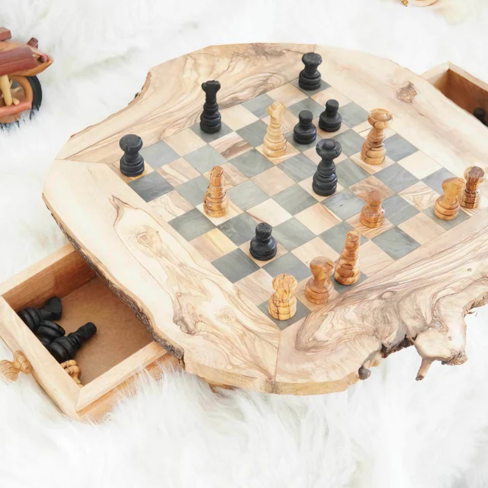 Handgefertigtes Schachbrett aus Olivenholz – exklusives Geschenk