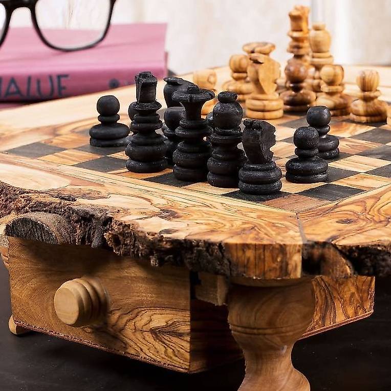 Schachspiel aus Holz mit Aufbewahrung und Figuren