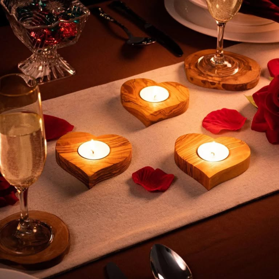 Handgemachter Teelichthalter aus Olivenholz in Herzform, Kerzenhalter - Handgefertigt Schweiz | Mediterranean Art - Handgefertigt Schweiz | Mediterranean Art - Handgefertigt Schweiz | Mediterranean Art Olivenholz handgefertigt Schweiz - Bild 1